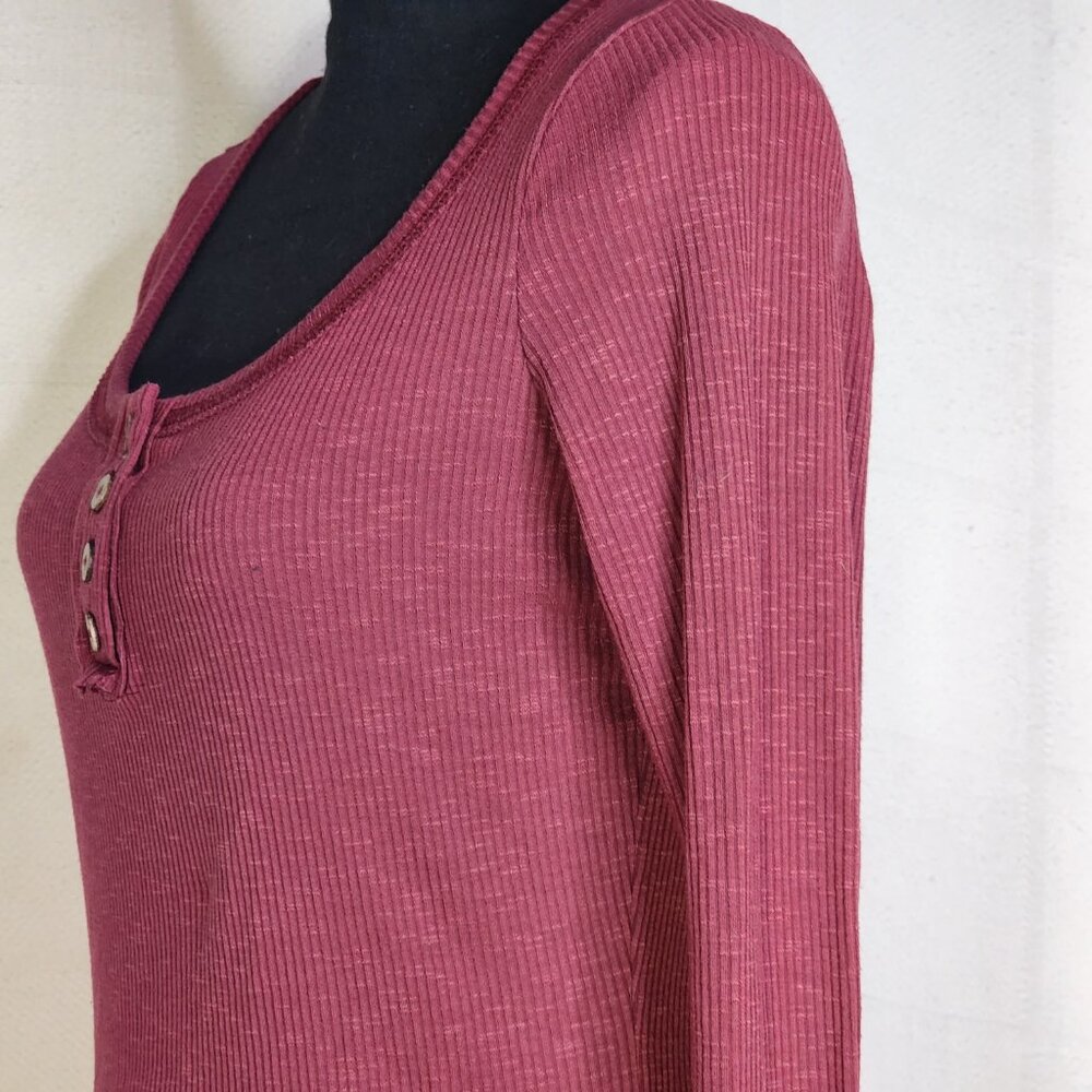 Kissfix Maroon Waffle Knit LS Henley Button Sleeve Detail Poly Rayon Top Size S - Picture 10 of 16